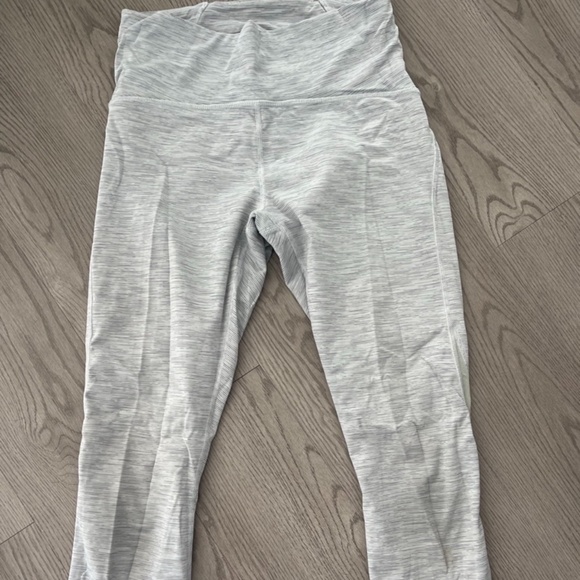 LULULEMON Train Times 7/8 Ice Grey 25" Leggings Size 8 - Picture 4 of 6